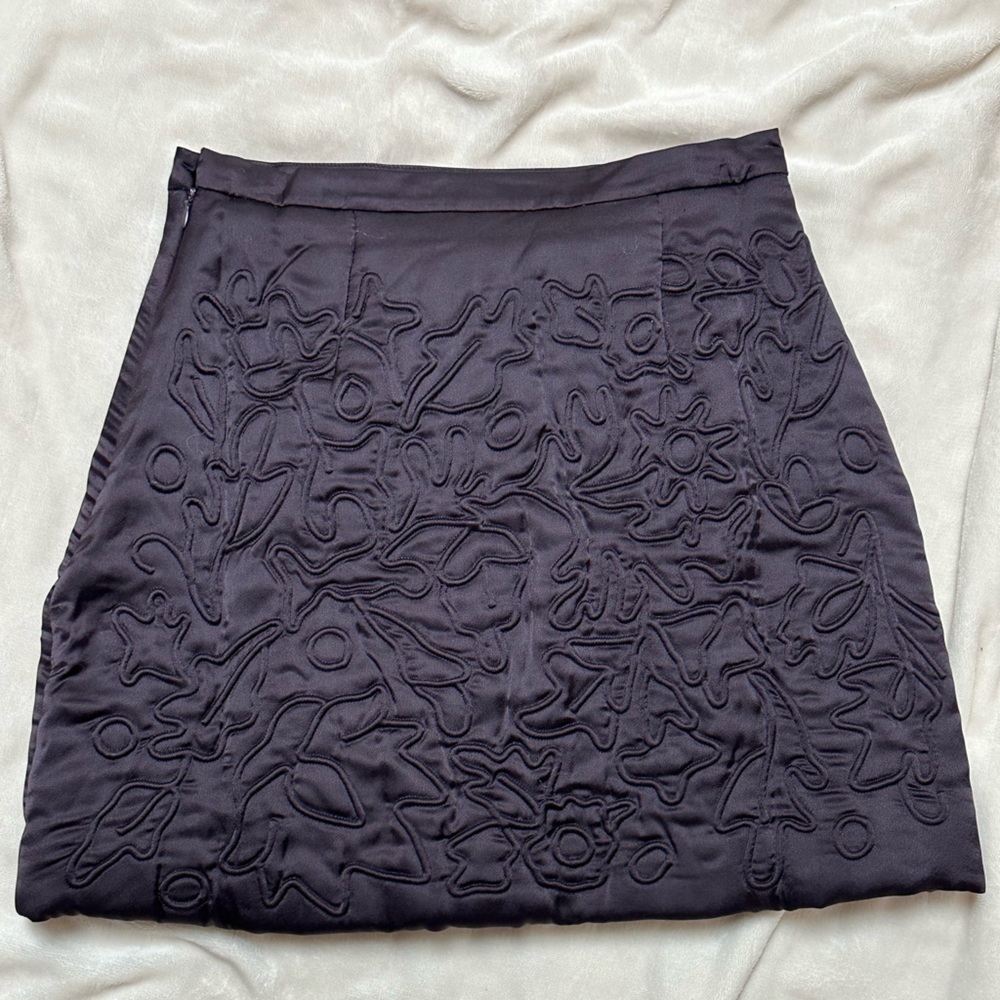 TOPSHOP Quilted Winter Miniskirt Black Satin Floral Design Side Zipper Lined